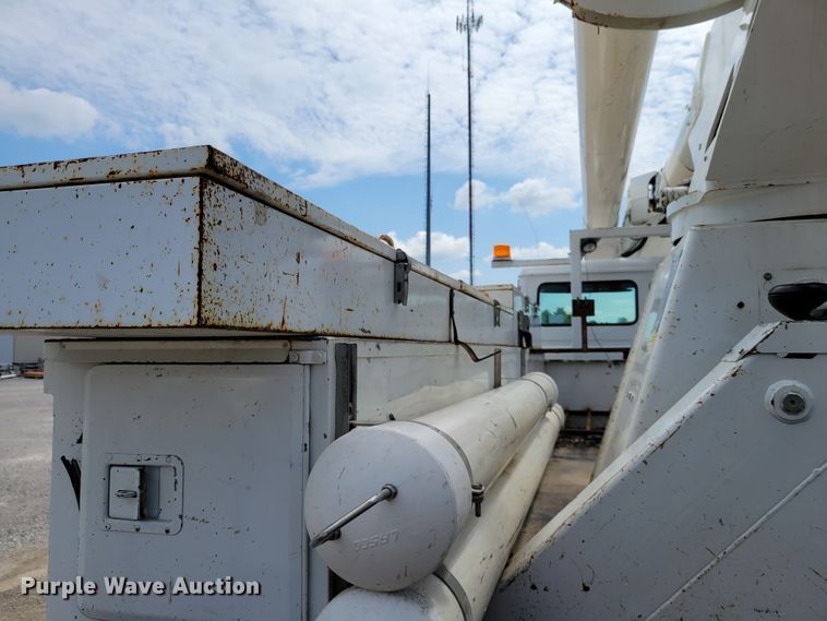 image for item JI9444 2001 Freightliner FL70  bucket truck