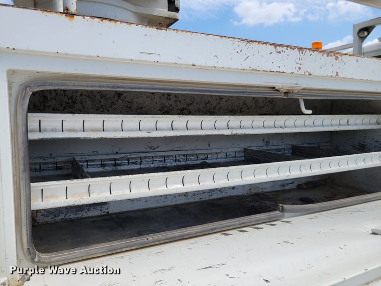 image for item JI9444 2001 Freightliner FL70  bucket truck