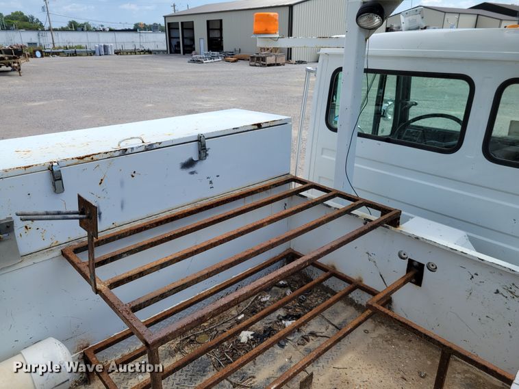 image for item JI9444 2001 Freightliner FL70  bucket truck