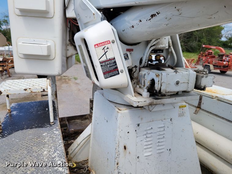 image for item JI9444 2001 Freightliner FL70  bucket truck