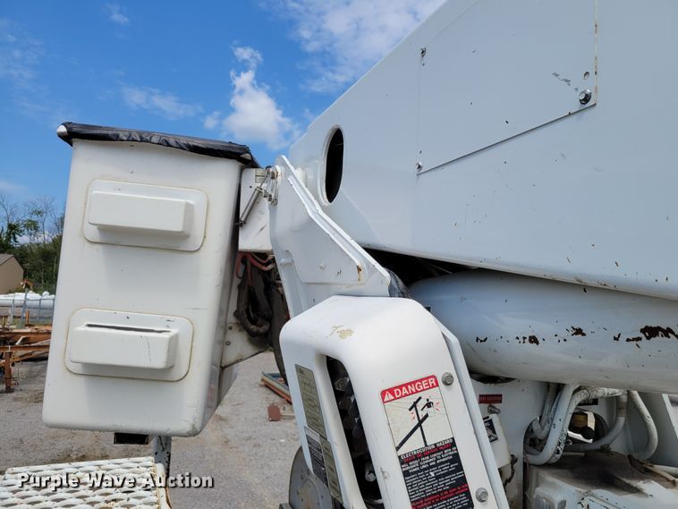 image for item JI9444 2001 Freightliner FL70  bucket truck