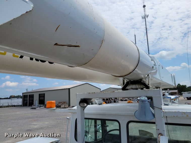 image for item JI9444 2001 Freightliner FL70  bucket truck