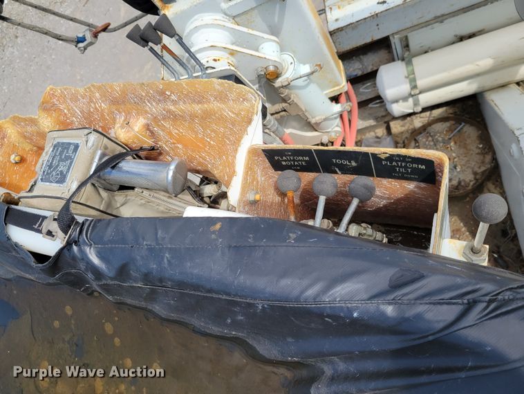 image for item JI9444 2001 Freightliner FL70  bucket truck