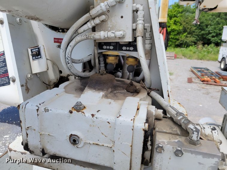 image for item JI9444 2001 Freightliner FL70  bucket truck