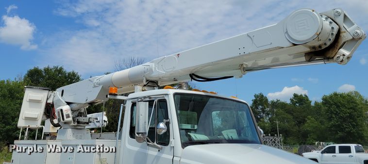 image for item JI9444 2001 Freightliner FL70  bucket truck