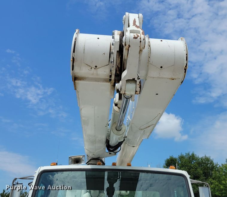 image for item JI9444 2001 Freightliner FL70  bucket truck