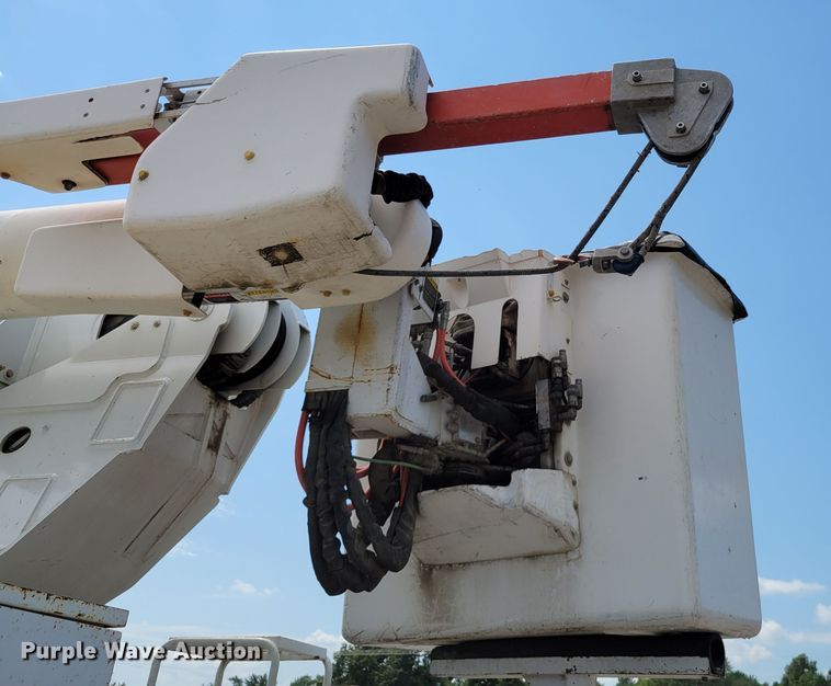 image for item JI9444 2001 Freightliner FL70  bucket truck