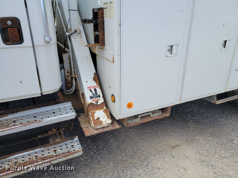 image for item JI9444 2001 Freightliner FL70  bucket truck