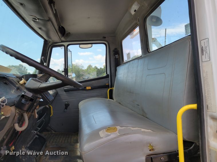 image for item JI9444 2001 Freightliner FL70  bucket truck