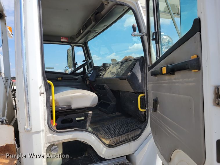 image for item JI9444 2001 Freightliner FL70  bucket truck