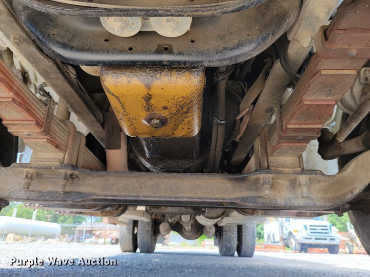 image for item JI9444 2001 Freightliner FL70  bucket truck