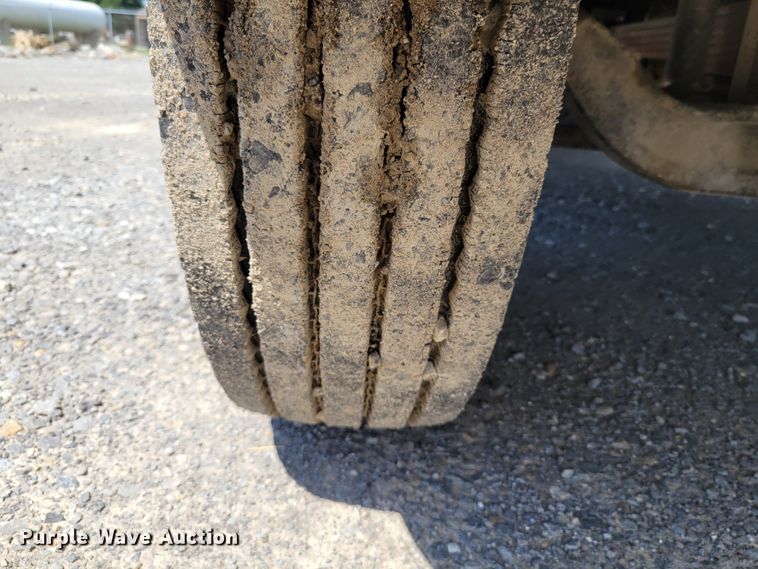 image for item JI9444 2001 Freightliner FL70  bucket truck