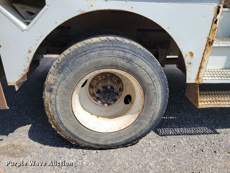 image for item JI9444 2001 Freightliner FL70  bucket truck