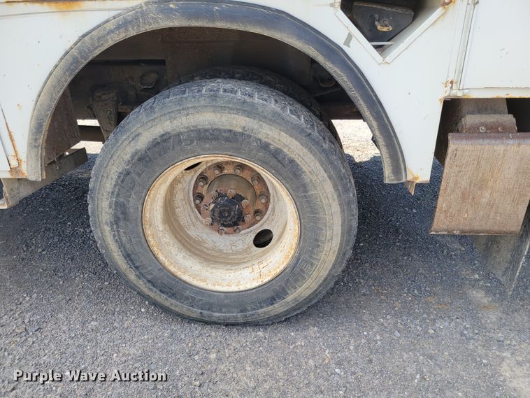 image for item JI9444 2001 Freightliner FL70  bucket truck