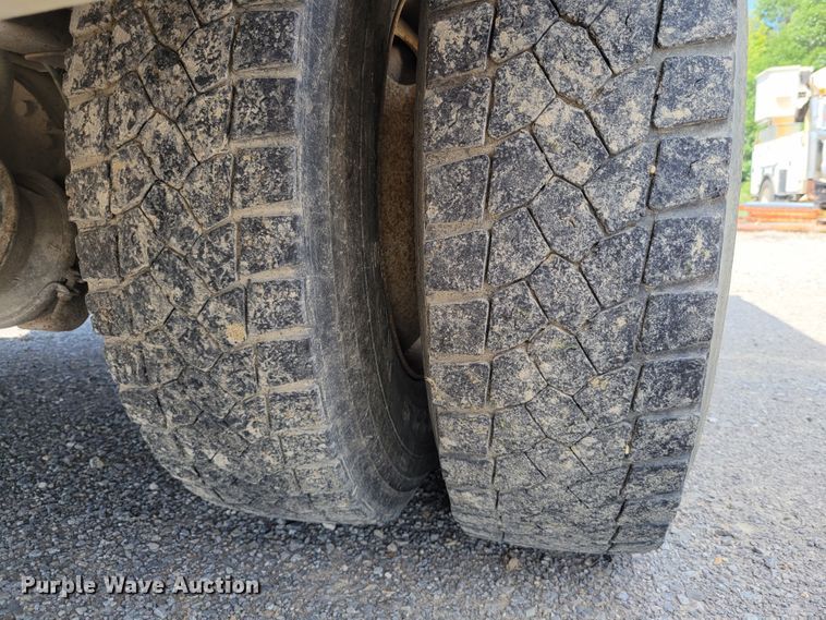 image for item JI9444 2001 Freightliner FL70  bucket truck