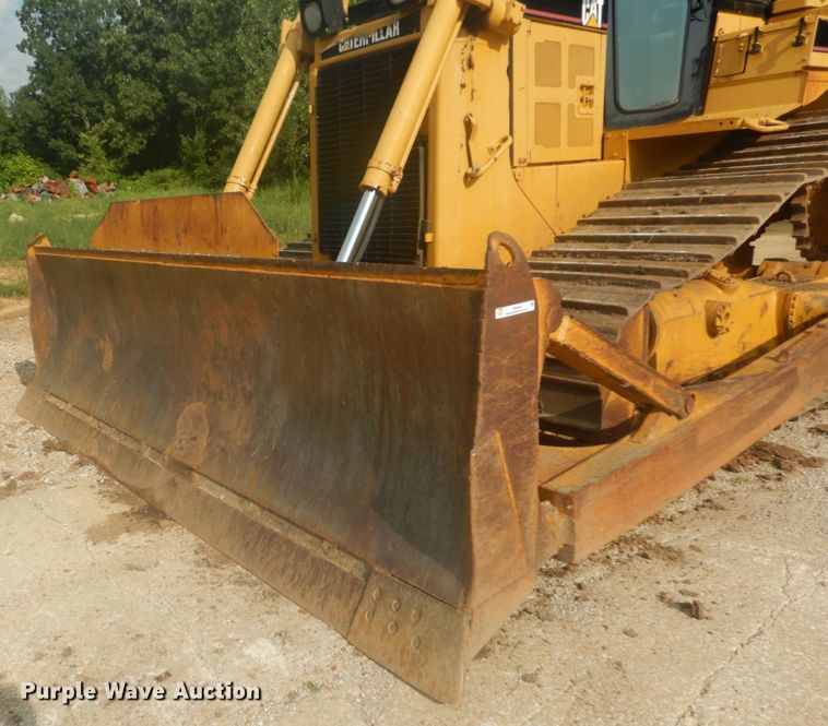 image for item JI9496 2004 Caterpillar D6R LGP Series II  dozer