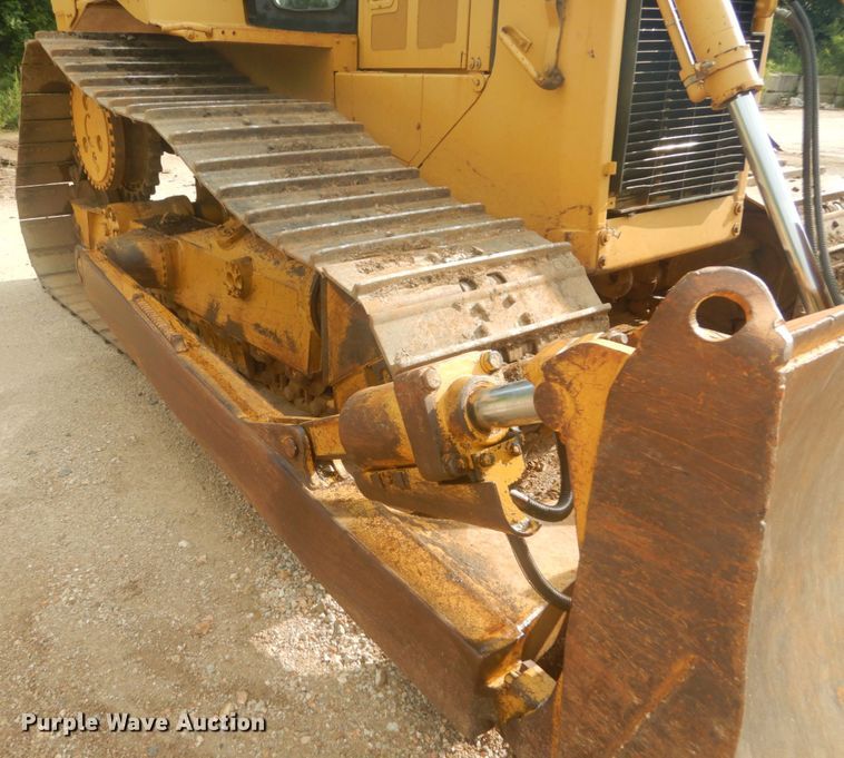 image for item JI9496 2004 Caterpillar D6R LGP Series II  dozer