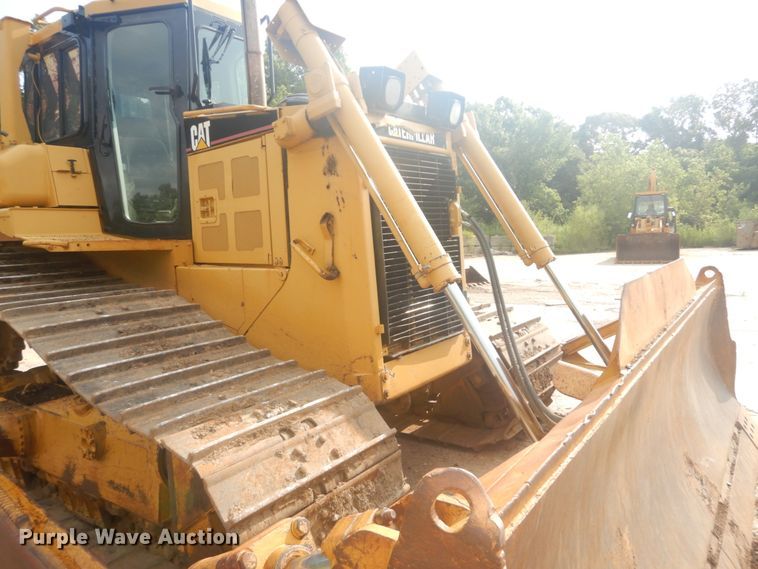 image for item JI9496 2004 Caterpillar D6R LGP Series II  dozer