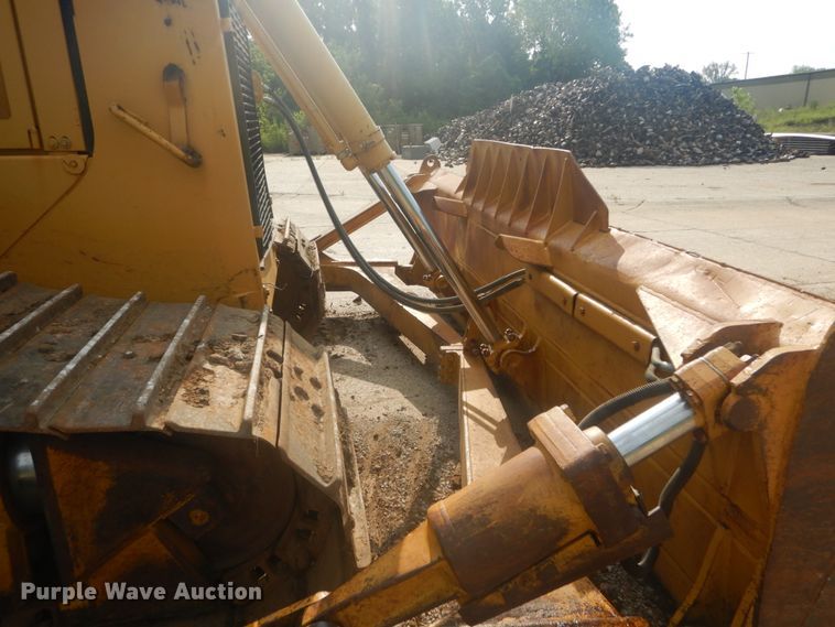 image for item JI9496 2004 Caterpillar D6R LGP Series II  dozer