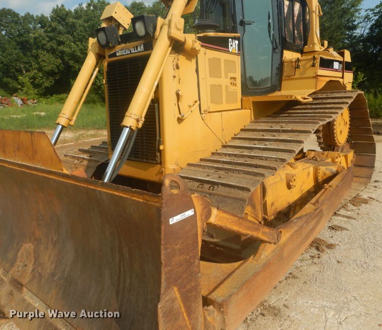 image for item JI9496 2004 Caterpillar D6R LGP Series II  dozer