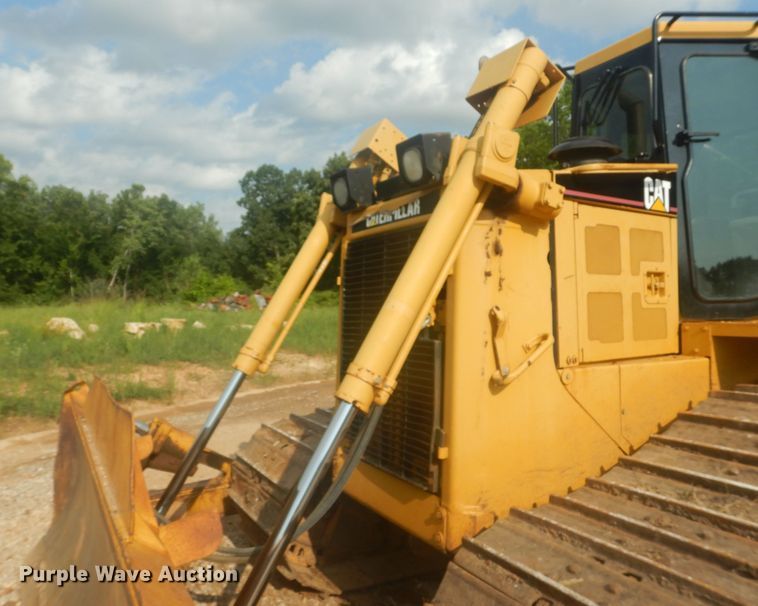 image for item JI9496 2004 Caterpillar D6R LGP Series II  dozer