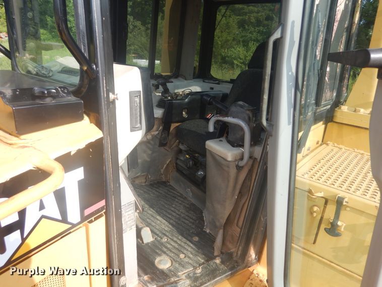 image for item JI9496 2004 Caterpillar D6R LGP Series II  dozer