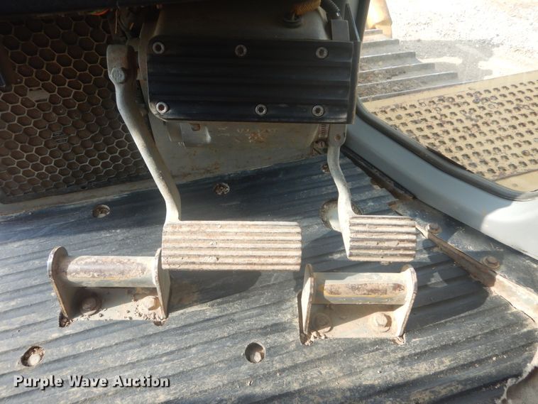 image for item JI9496 2004 Caterpillar D6R LGP Series II  dozer