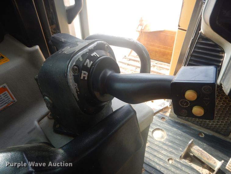 image for item JI9496 2004 Caterpillar D6R LGP Series II  dozer