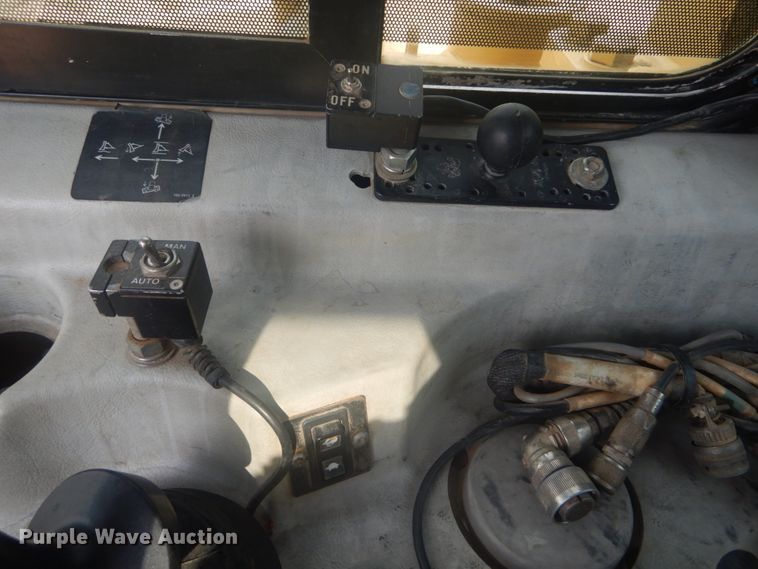 image for item JI9496 2004 Caterpillar D6R LGP Series II  dozer