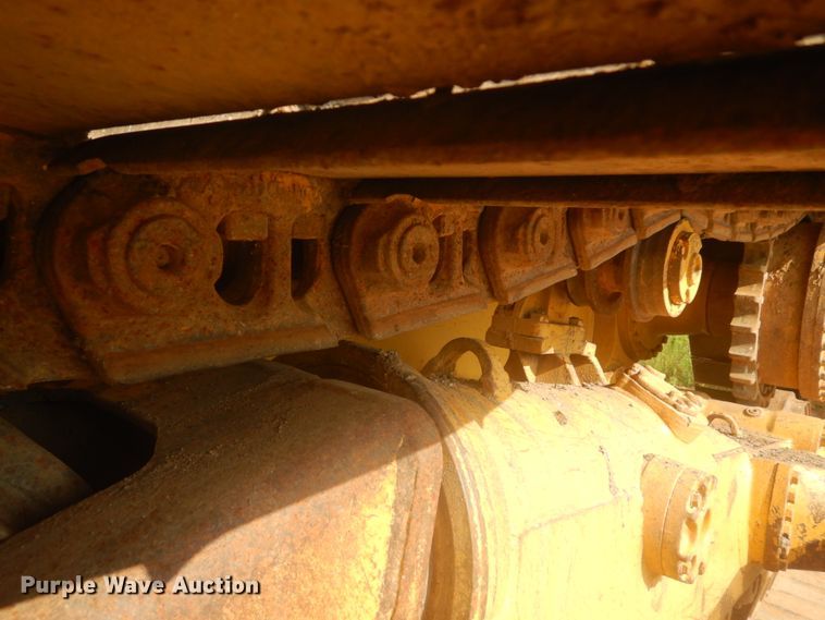 image for item JI9496 2004 Caterpillar D6R LGP Series II  dozer