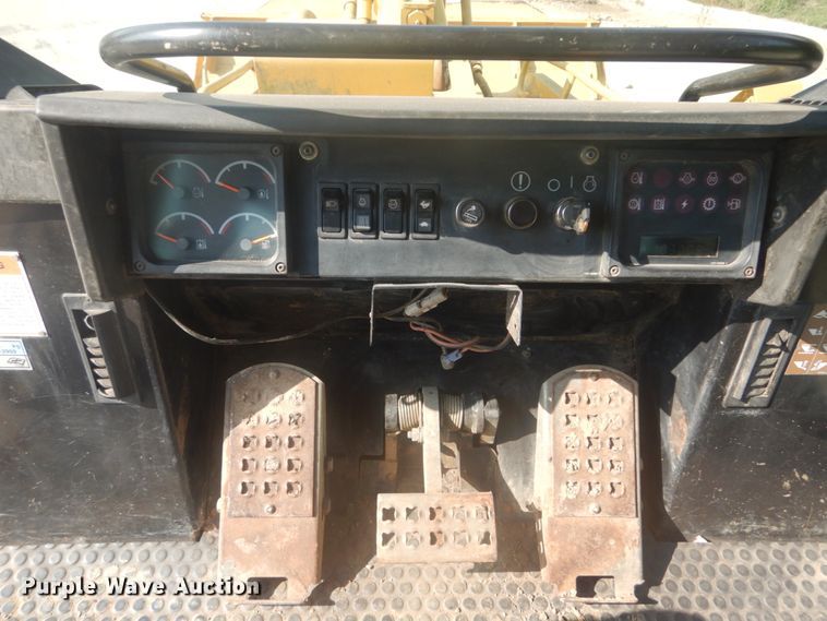 image for item JI9497 2002 Caterpillar 963C  track loader