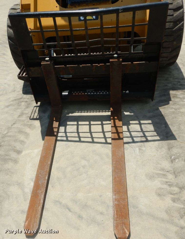 image for item JI9551 2015 Caterpillar 272D  skid steer loader