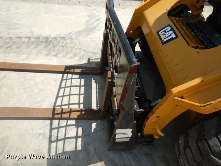 image for item JI9551 2015 Caterpillar 272D  skid steer loader