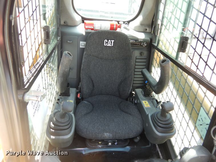 image for item JI9551 2015 Caterpillar 272D  skid steer loader