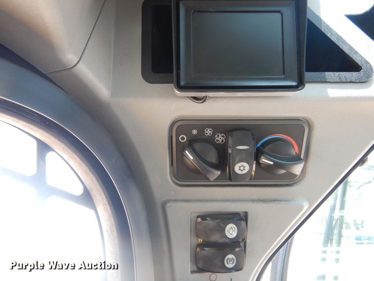 image for item JI9551 2015 Caterpillar 272D  skid steer loader