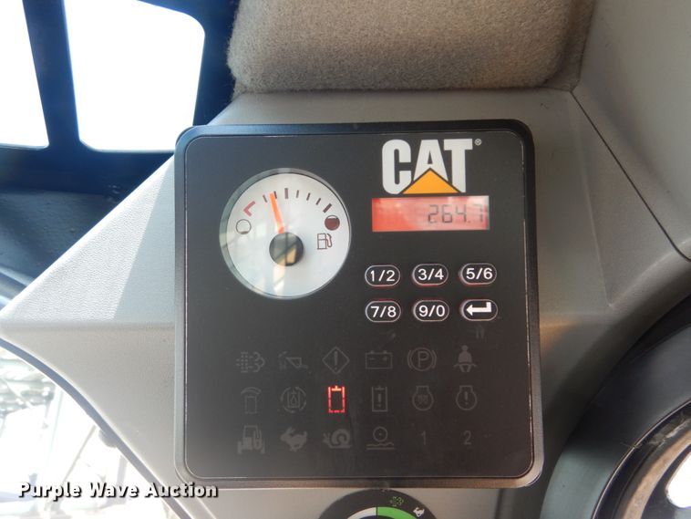 image for item JI9551 2015 Caterpillar 272D  skid steer loader