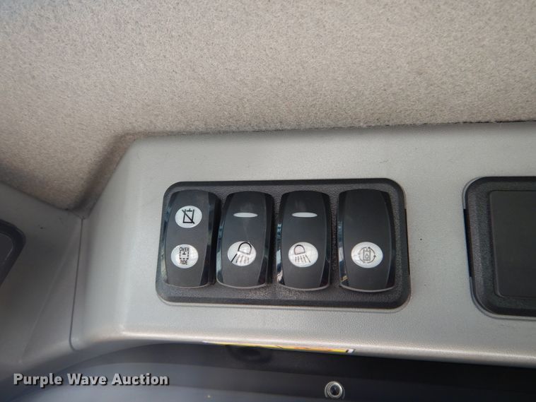 image for item JI9551 2015 Caterpillar 272D  skid steer loader