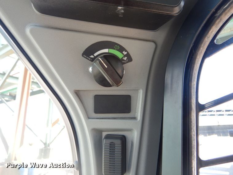 image for item JI9551 2015 Caterpillar 272D  skid steer loader