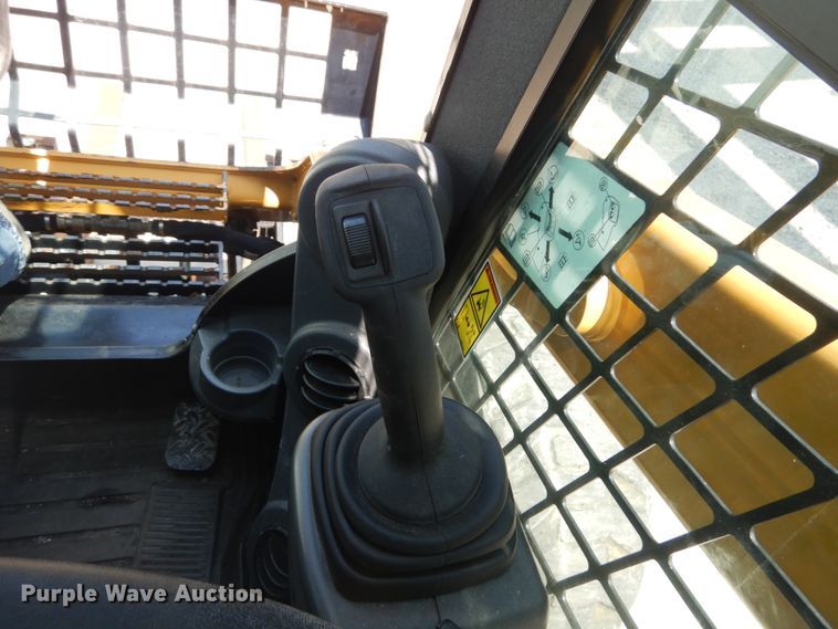 image for item JI9551 2015 Caterpillar 272D  skid steer loader