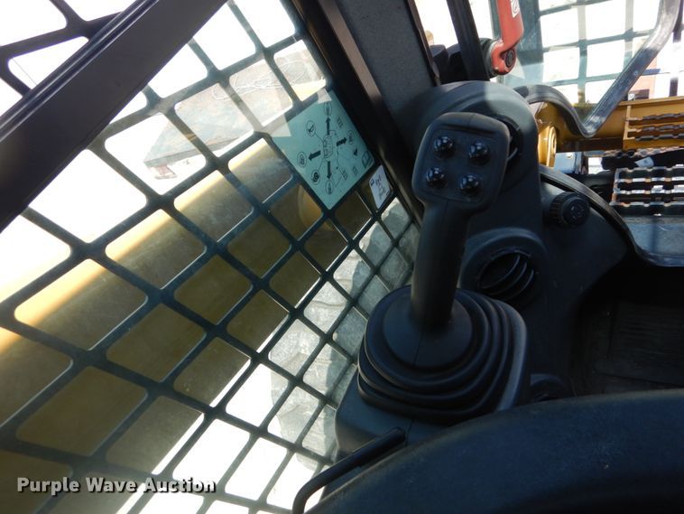 image for item JI9551 2015 Caterpillar 272D  skid steer loader