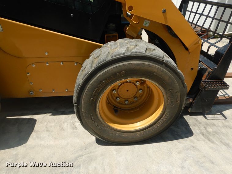 image for item JI9551 2015 Caterpillar 272D  skid steer loader