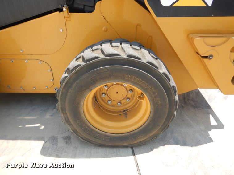 image for item JI9551 2015 Caterpillar 272D  skid steer loader