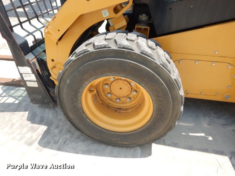 image for item JI9551 2015 Caterpillar 272D  skid steer loader