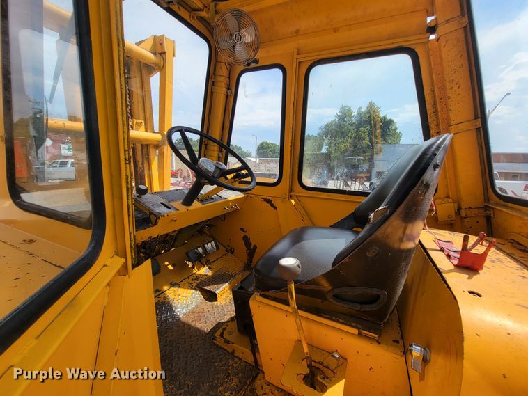 image for item KD9457 1977 Massey Ferguson MF4500  forklift