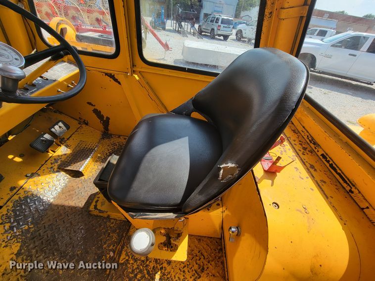 image for item KD9457 1977 Massey Ferguson MF4500  forklift