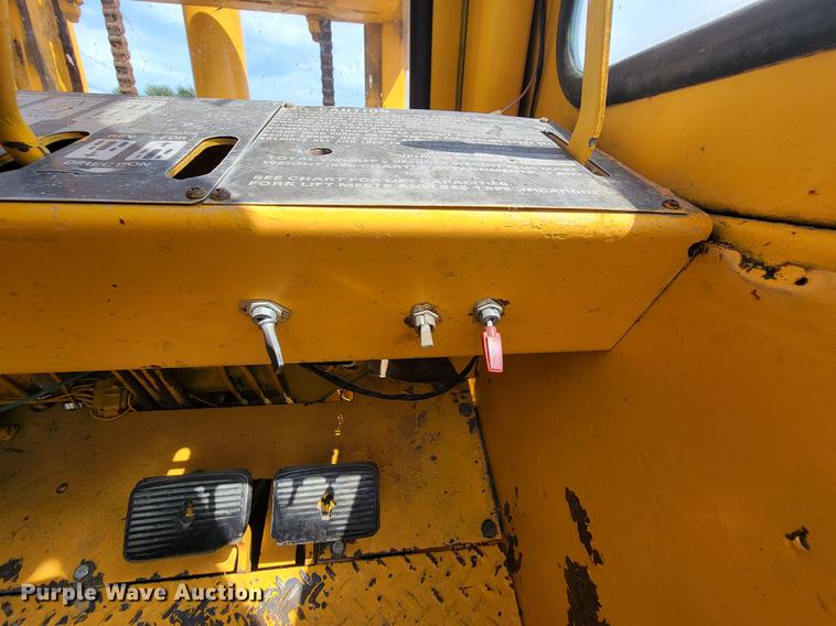 image for item KD9457 1977 Massey Ferguson MF4500  forklift