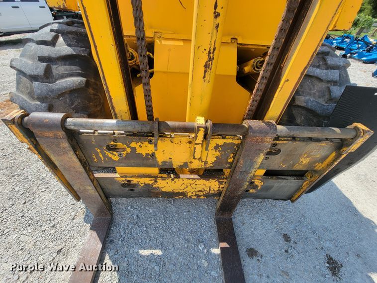 image for item KD9457 1977 Massey Ferguson MF4500  forklift