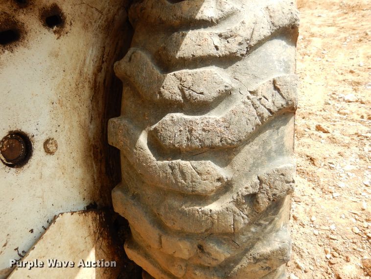 image for item KI9665 1979 Bobcat 530  skid steer loader