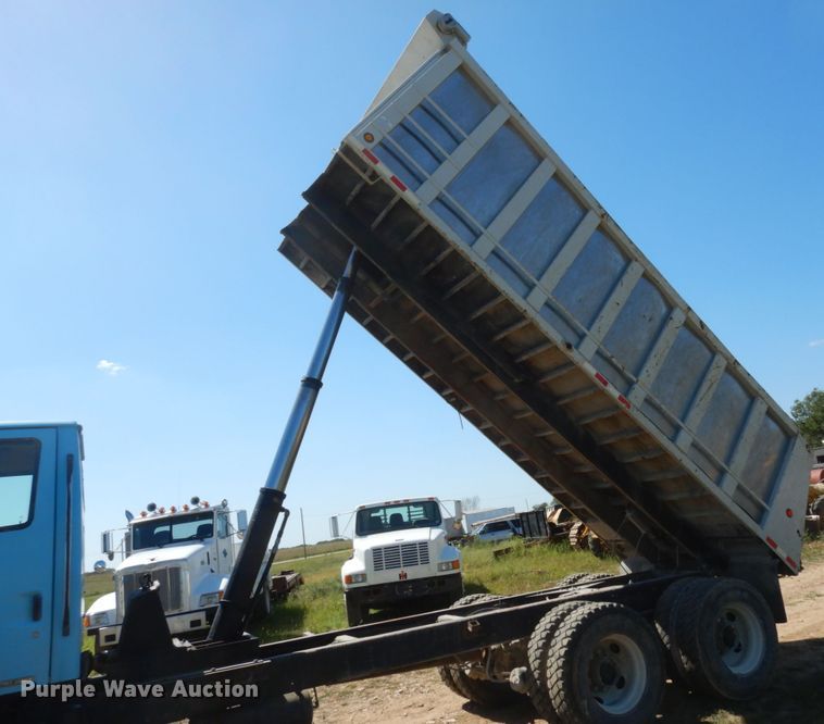 image for item KI9690 1999 Sterling LT8513  dump truck