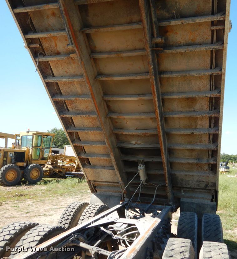 image for item KI9690 1999 Sterling LT8513  dump truck